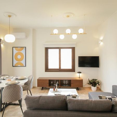 Onos - 2 Bedroom 2 Bathroom Penthouse With Terrace In Old Town Kalamata Eksteriør billede