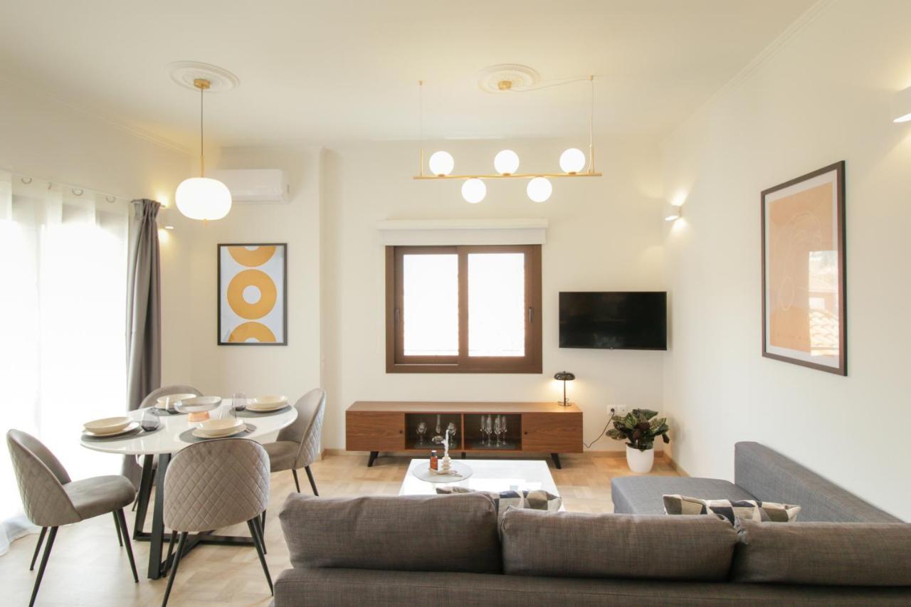 Onos - 2 Bedroom 2 Bathroom Penthouse With Terrace In Old Town Kalamata Eksteriør billede
